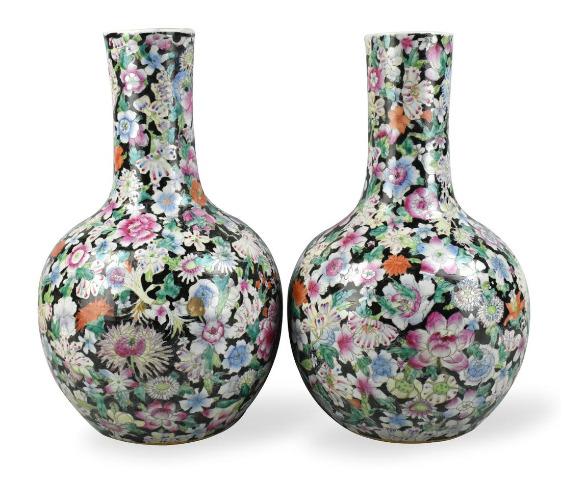 Pair of Chinese Milifloral Globular Vase ,19th C. (1 of 15)