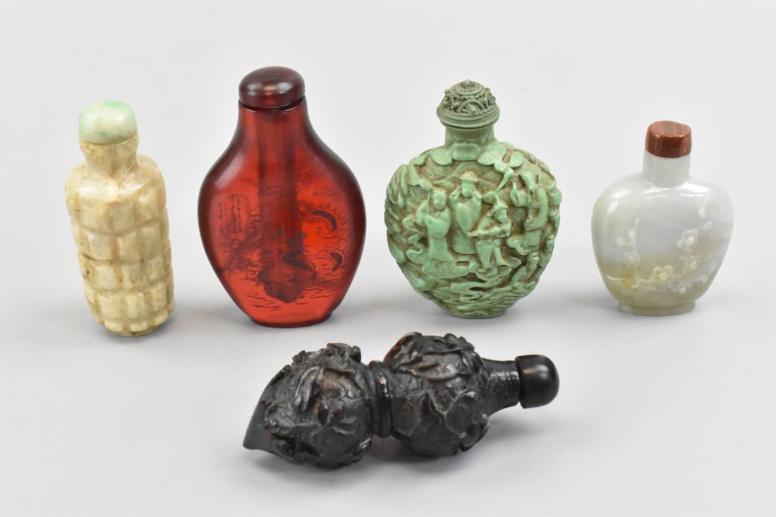 5 Chinese Snuff Bottle w/ Jade,Jadeite,Amber,Glass (1 of 8)