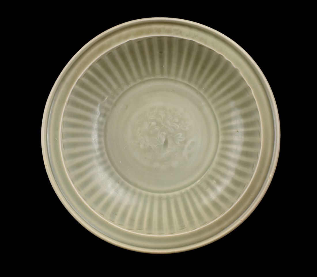 Chinese Longquan Celadon Charger, Ming Dynasty (1 of 10)