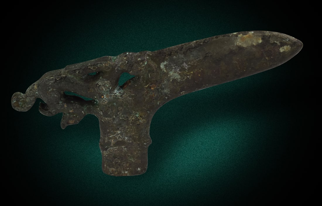 Chinese Bronze Dagger Axe, Warring State (1 of 5)