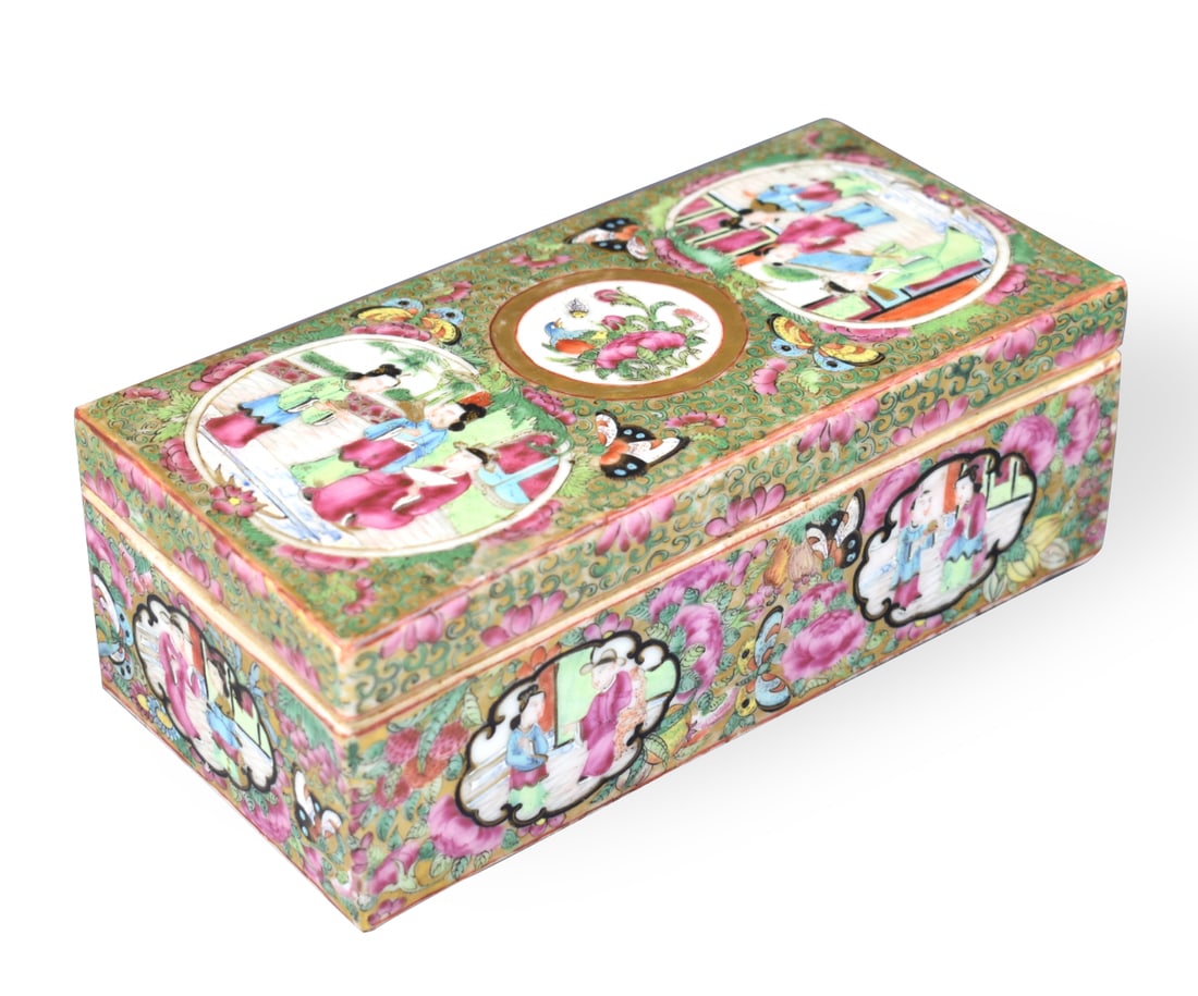 Chinese Rose Medallion Covered Pencil Box, 19th C. (1 of 7)