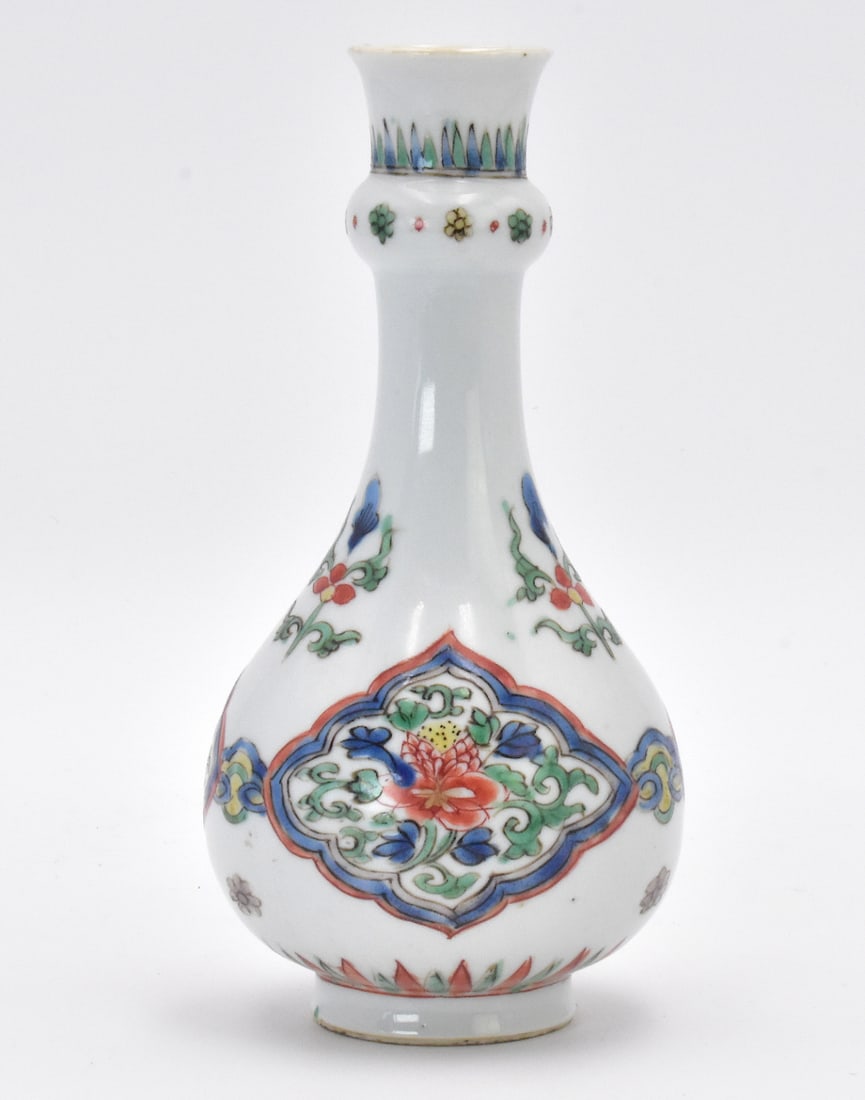 Chinese Famille Verte Bottle Vase, Kangxi Period (1 of 9)
