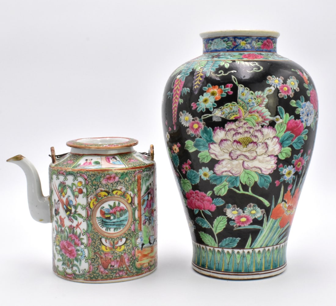 Chinese Porcelain Jar & Teapot, 19/20th C. (1 of 15)