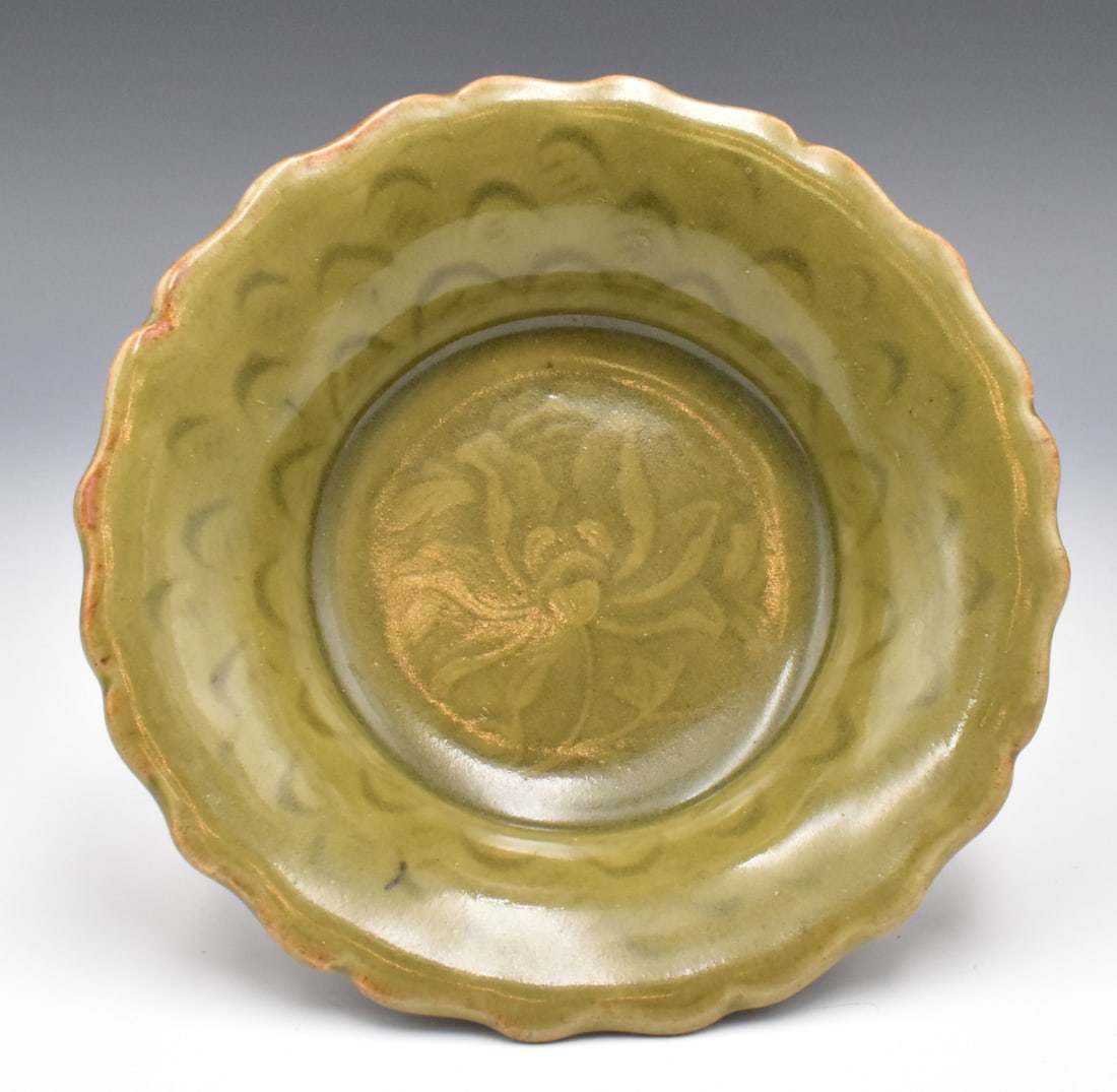 Chinese Longquan Celadon Lobed Bowl, Ming D. (1 of 7)