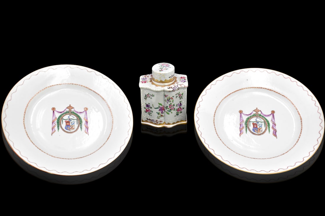 2 Chinese Export Armorial Dish & Tea Caddy,18th C. (1 of 11)