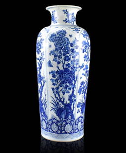 Large Chinese Blue & White Floral Vase, Kangxi Pe.: A large Chinese blue and white floral vase, dating from the Kangxi period (1662-1722). The heavily potted vase has a tall cylindrical body tapering very high to a short wide neck and flared mouth. The