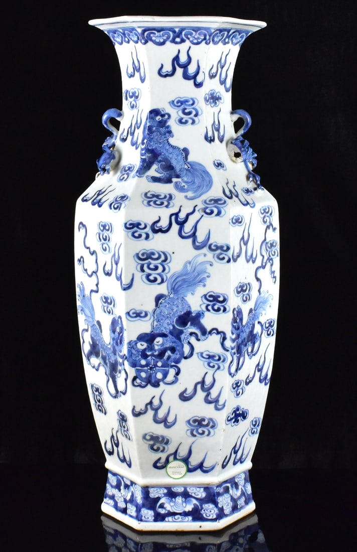 Large Chinese B & W Foo Dog Hexagonal Vase,19th C (1 of 19)