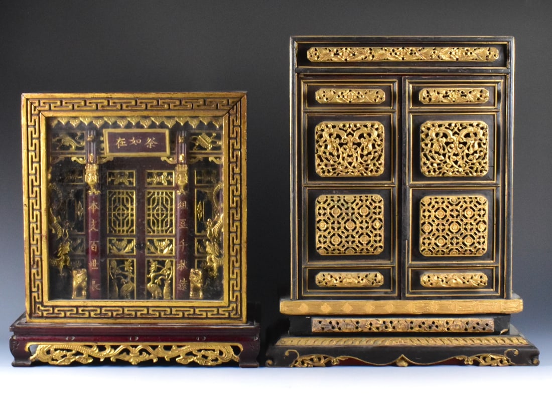 2 Chinese Gilt Lacquered Wood Shrine,Qing Dynasty: 清代 金漆木雕佛龛两只 2 Chinese gilt lacquered wood shrine, dated from Qing Dynasty Smaller shrine on four legged platform and has glass enc