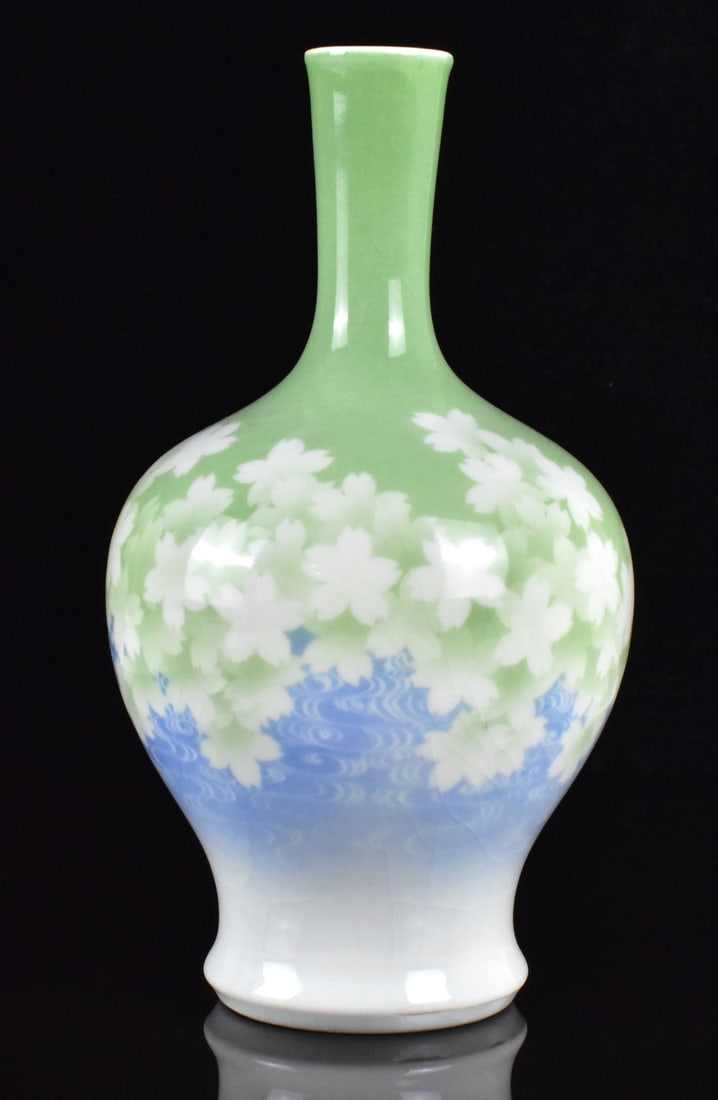Makuzu Kozan: Long Neck Floral Porcelain Vase (1 of 16)