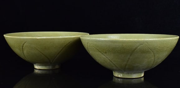 2 Chinese Longquan Incised Floral Bowl, Yuan D.
