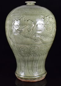 Large Chinese Celadon Dragon Meiping Vase, Ming D.