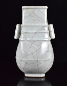 Chinese Ge Style Glazed Crackle Vase