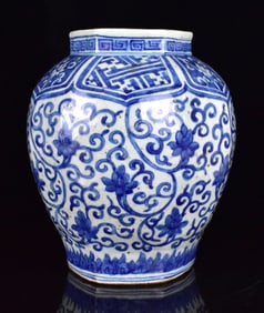 Chinese Blue & White Scrolling Lotus Jar, Qing D.
