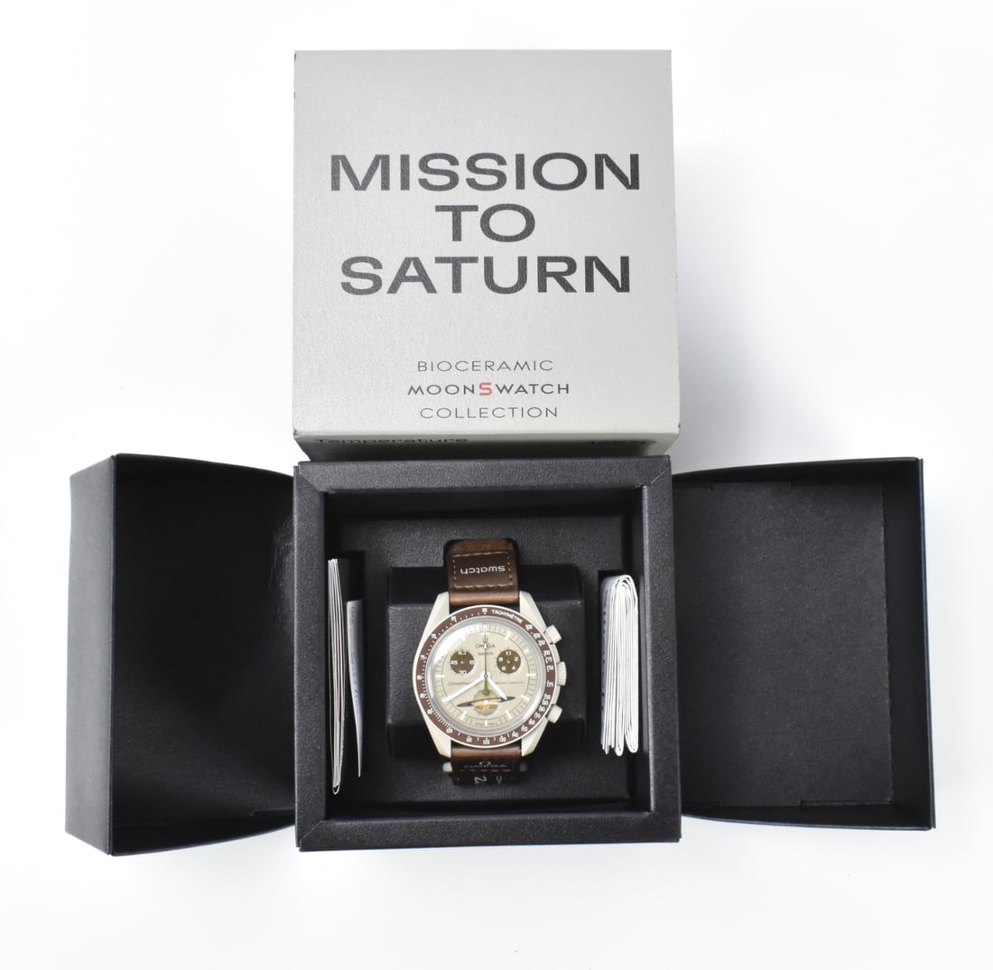 MoonSwatch Omega Swatch Mission to Saturn: A MoonSwatch Omega & Swatch Mission to Saturn watch. From the Bioceramic MoonSwatch Collection. In original box. come with papers Link to HD Natural Light photos:Click here for high resolut