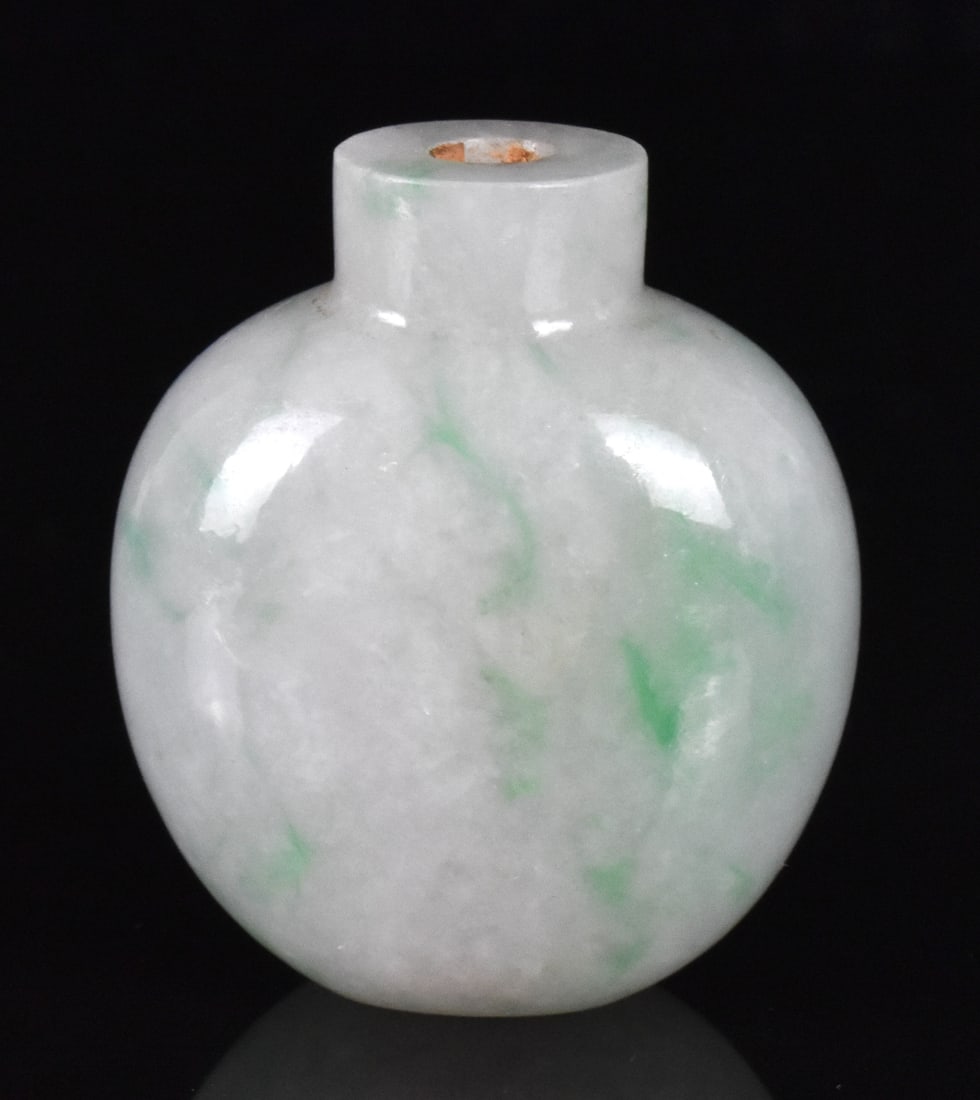 Chinese Jadeite Carved Snuff Bottle, 18th C. (1 of 9)