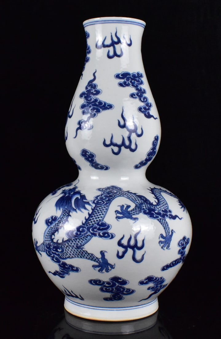 Chinese Blue & White Dragon Gourd Vase,19th C (1 of 15)