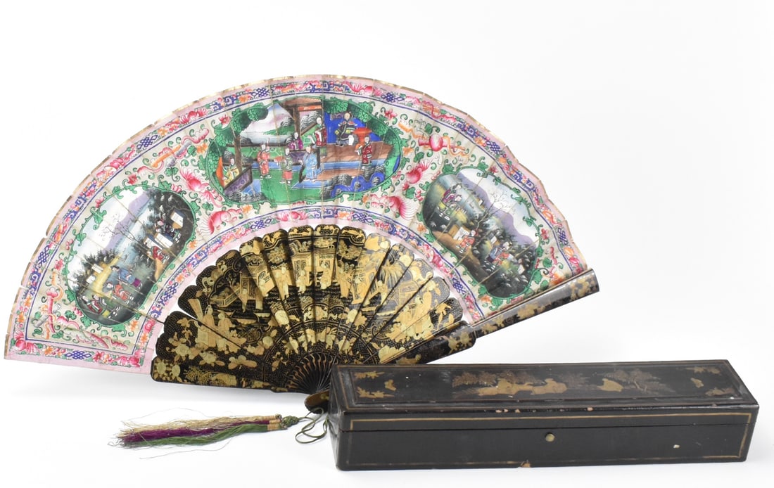 Chinese Export Fan & Gilt Lacquered Box, 19th C.: A Chinese export fan and gilt lacquered box, dating from the 19th century. A long narrow wooden lacquered box with bird and rose painted inside cover , box covered in black lacquer painted with two sc