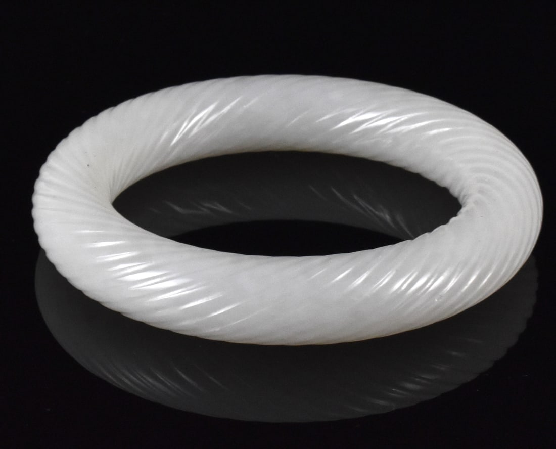 Chinese White Jade Carved Bangle, 19th C. - 2