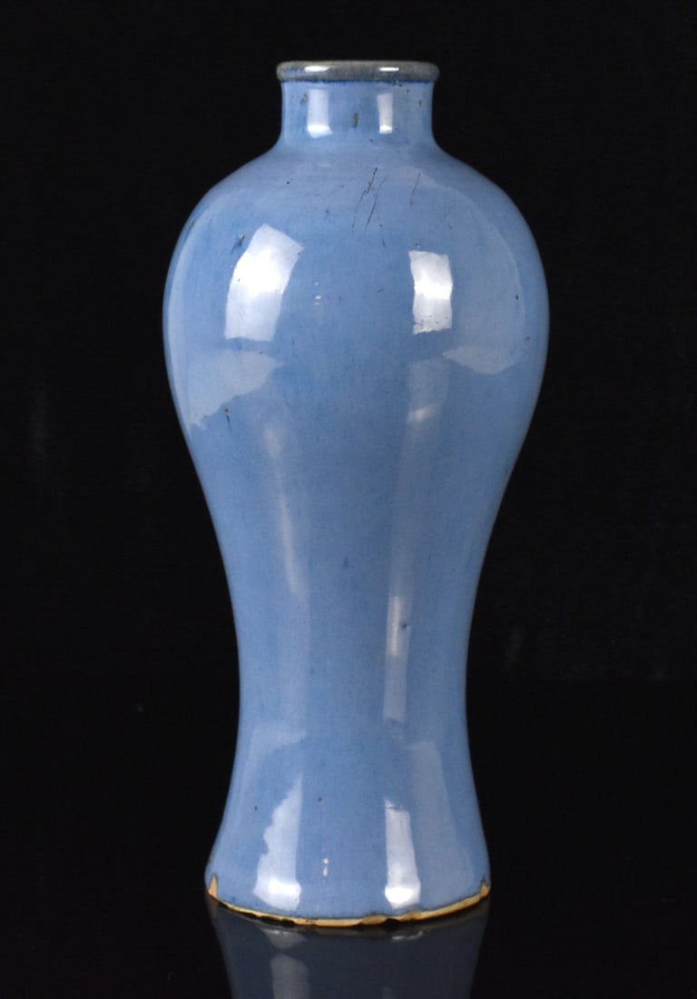 Chinese Jun Type Glazed Meiping Vase,19th C.: A Chinese Jun type lavender glazed meiping vase, dating from the Qing dynasty. Curved meiping shape with small waist swelling to wide shoulder then tapering to straight neck and flared, thick, flat ri