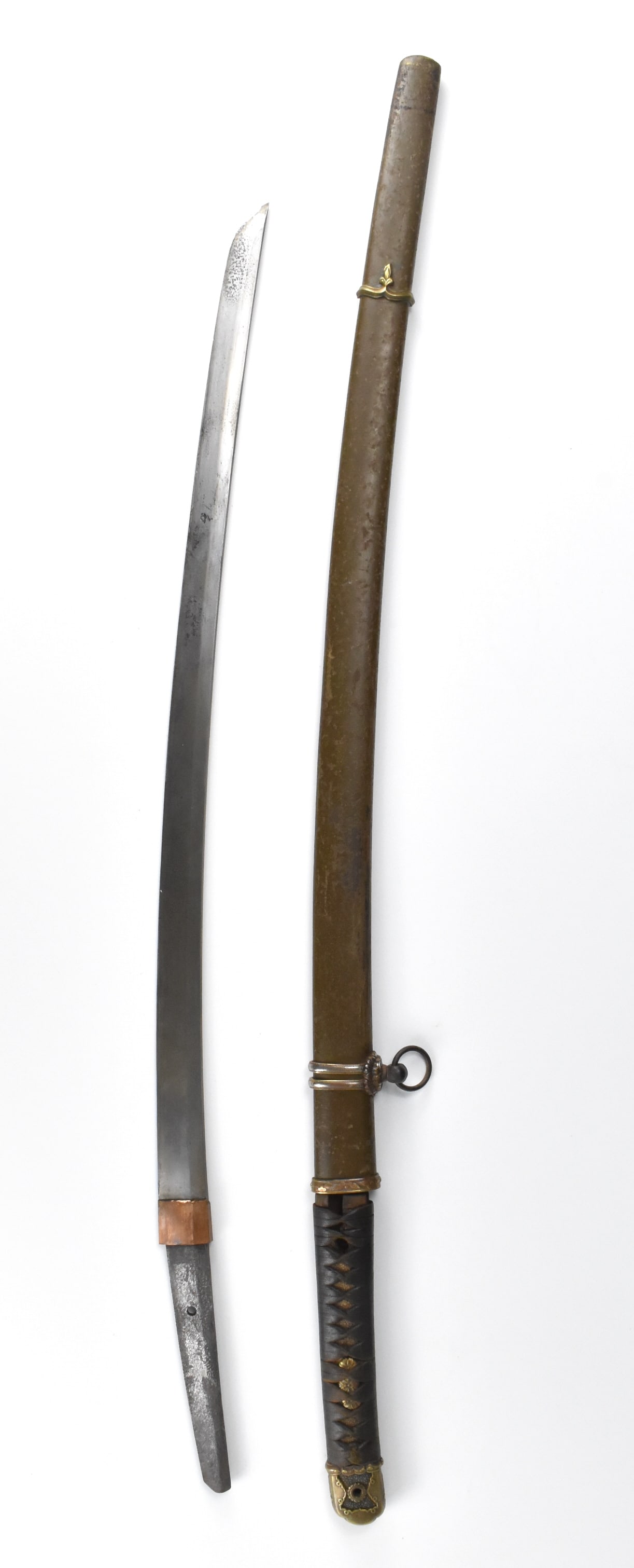 Signed Japanese WWI Military Sword, Showa Period: signed by wordsmith, Japanese WWII Military sword, dated from Showa period, long curved blade with pointed tip, wrapped rayskin handle with gilt floral design pommel and fitting , metal scabbard Blade