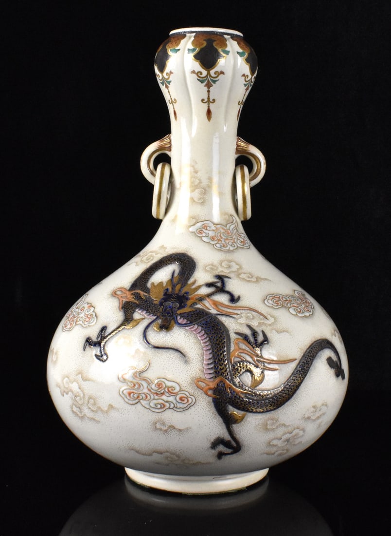 Japanese Kinkozan Satsuma Dragon Vase,Meiji Period (1 of 17)