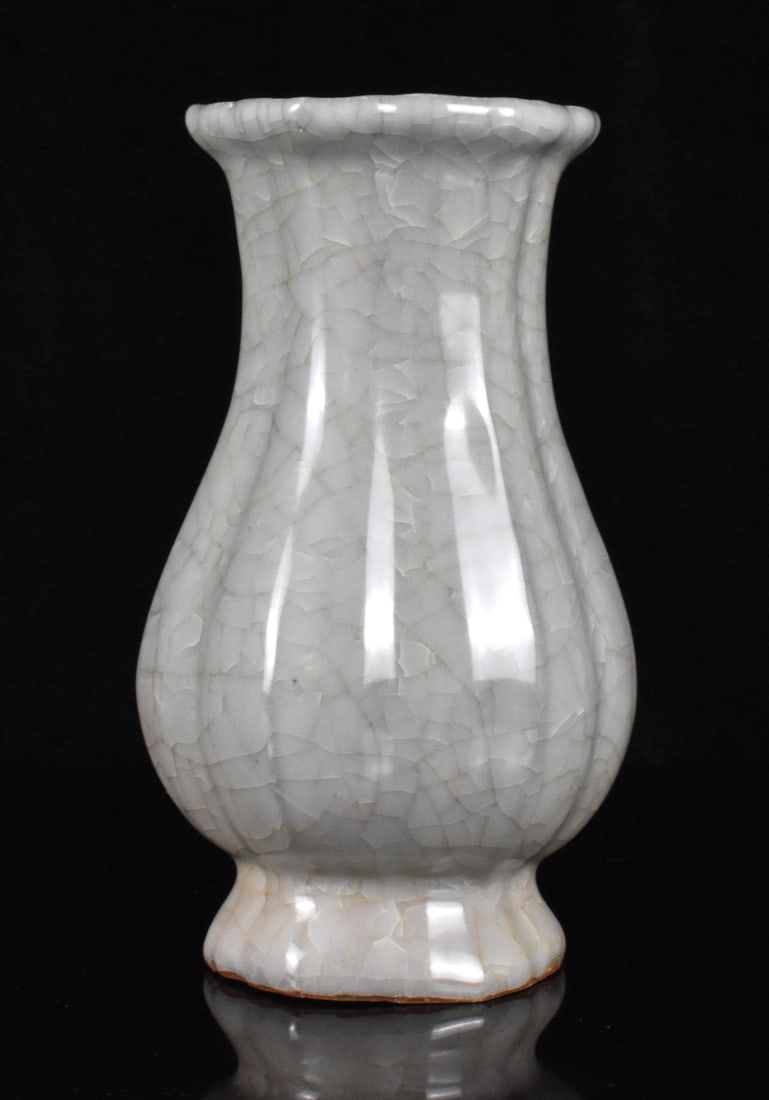 Rare Chinese Guanyao Barbed Vase, Southern Song D. (1 of 13)