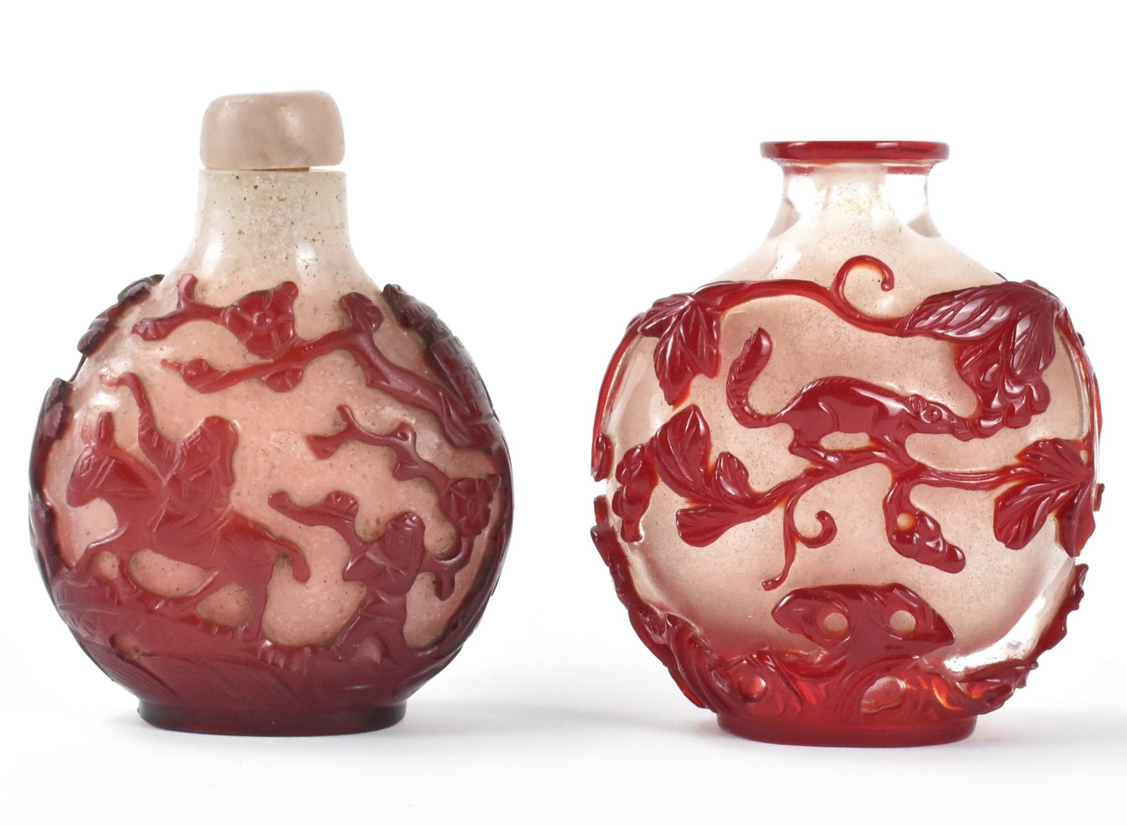 2 Chinese Peking Glass Carved Snuff Bottle, 19th C (1 of 12)