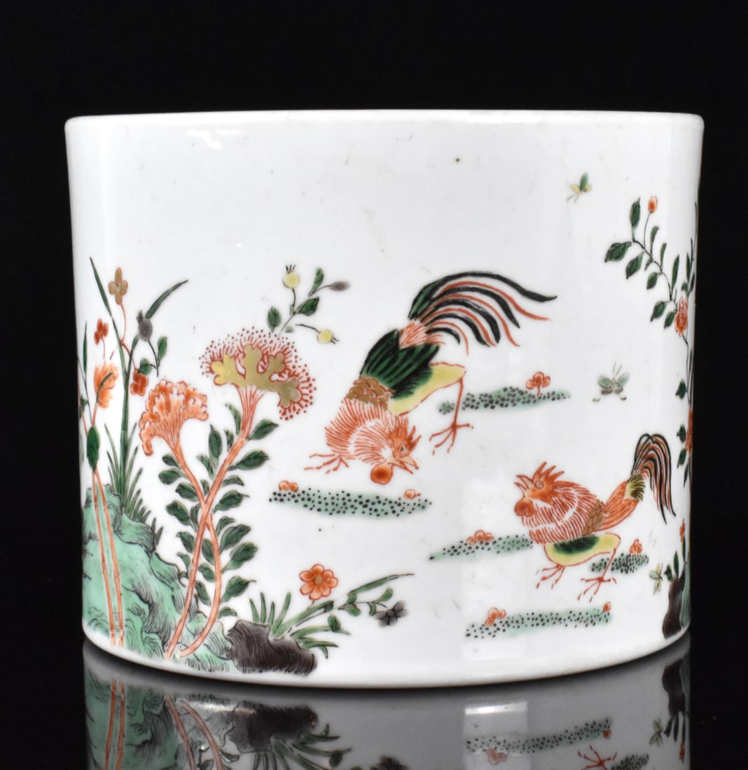 Chinese Famille Verte Brushpot w/ Rooster, Qing D.: A Chinese famille verte brushpot with roosters, dating from the Qing Dynasty, Flat bottom and straight sides decorated with two roosters in nature surrounded by green plants with gild iron red highlig