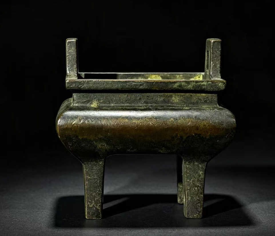 Chinese Archaic Bronze Ding Censer, Qing Dynasty (1 of 10)
