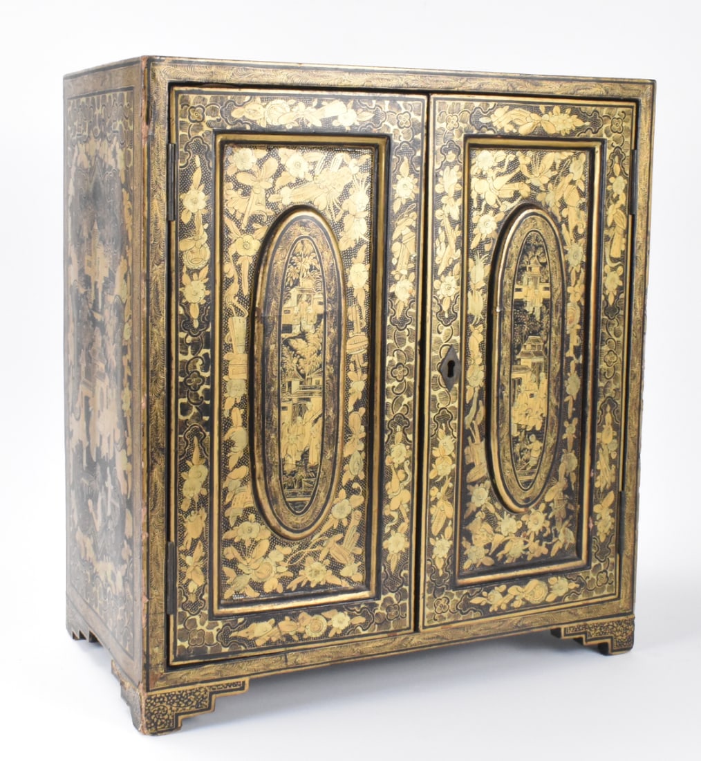 Chinese Gilt Lacquered Cabinet, Qing Dynasty (1 of 14)