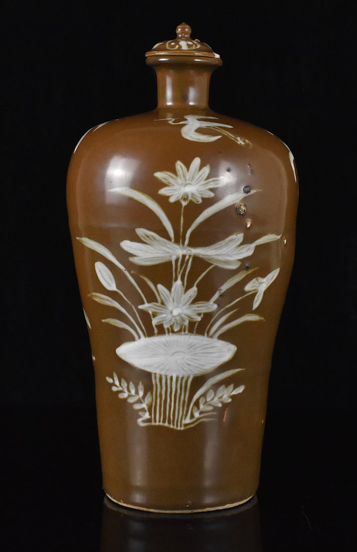 Rare Slip Decorated Brown Glazed Vase,Wanli Period (1 of 16)