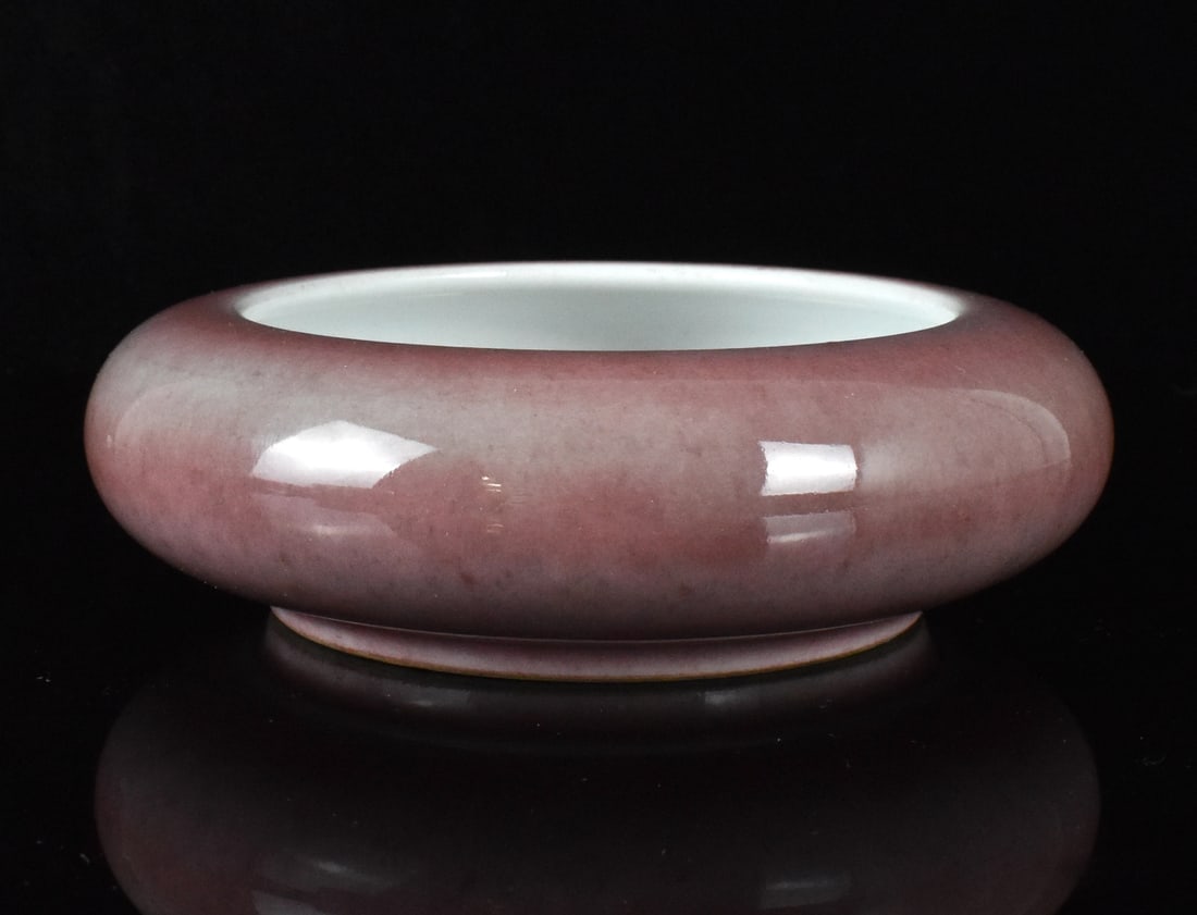 Chinese Peachbloom Glazed Washer, 19th C.: A Chinese peach blossom glazed washer, dating from the 19th century. delicately potted ,the low rounded sides incurved at the mouth and supported on a short tapering foot, the exterior glaze in a vibr