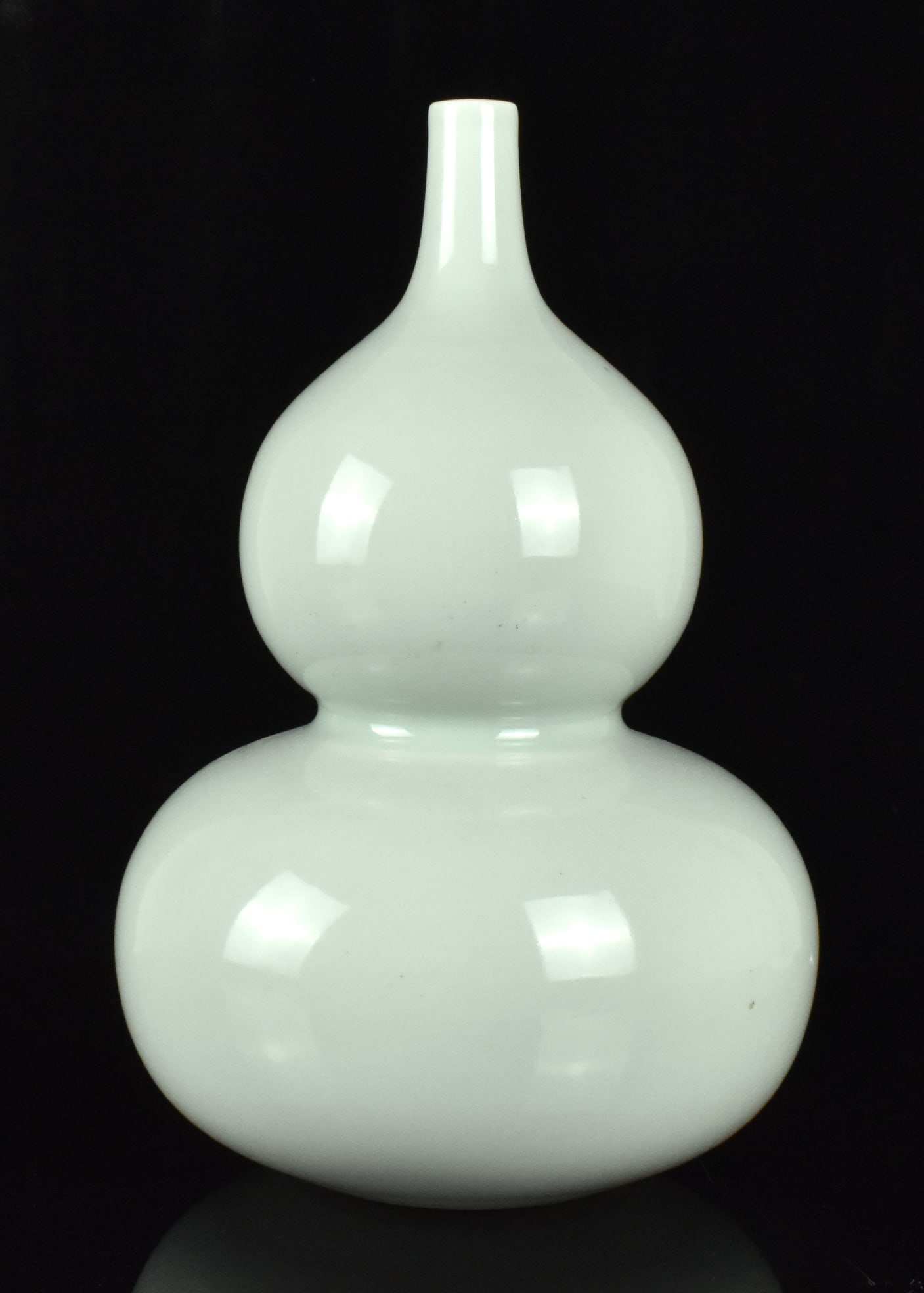 Chinese Celadon Glazed Gourd Vase, Qianlong Mark (1 of 11)