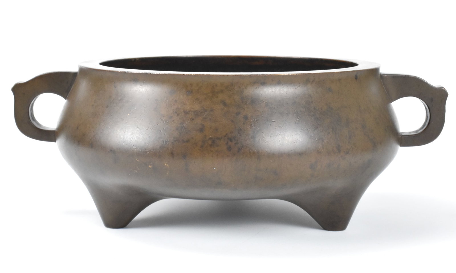 Fine Chinese Bronze Cast Tripod Censer, 18th C.: A fine Chinese bronze cast tripod censer, dating from the 18th century. Heavily cast thick walled censer with wide curving sides and three triangular feet. Two thick handles below the rim. A nine char