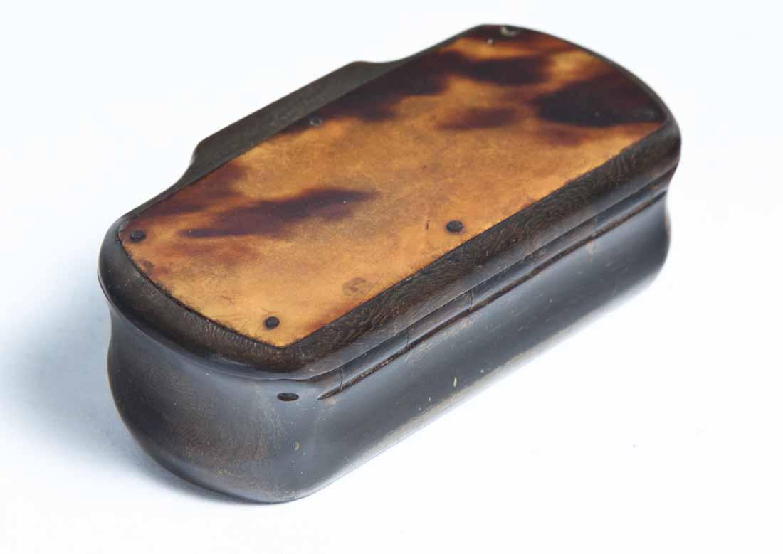 HORN SNUFF BOX: Rectangular with concave sides and hinged lid. Tortoise shell veneer accent on lid. 1"h. 3"l. 1.5"d.