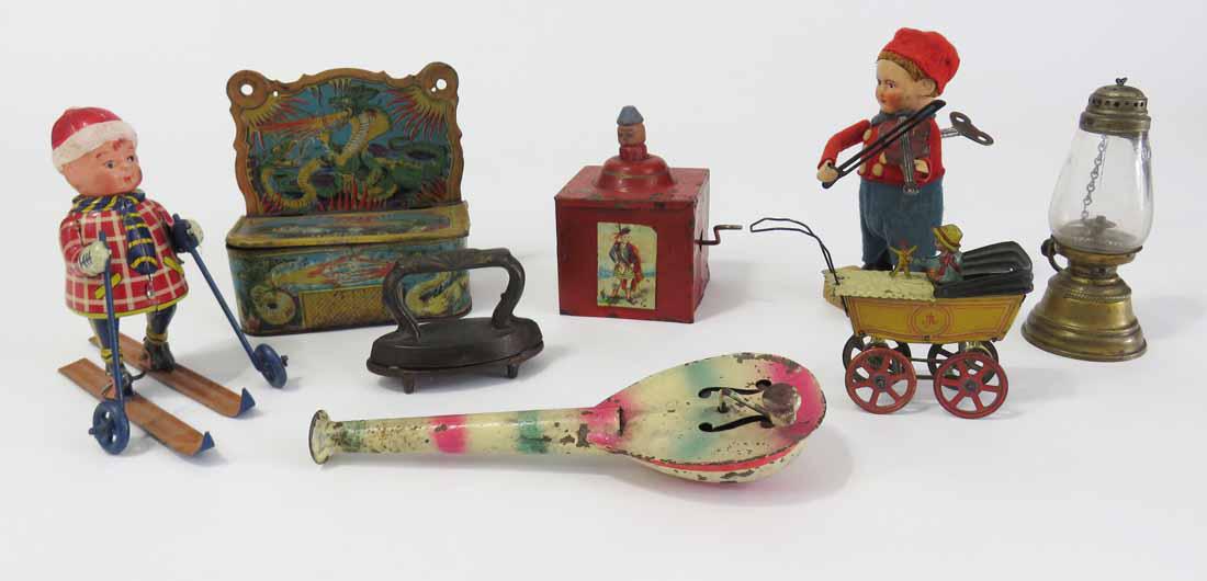 COLLECTION OF TOYS, MOSTLY TIN (1 of 4)
