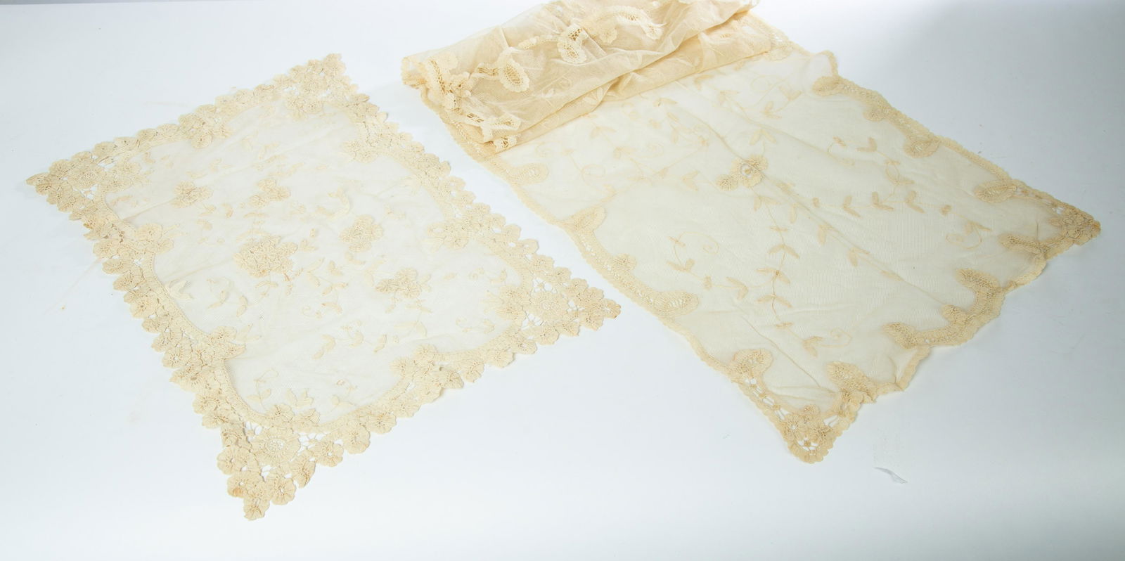 EIGHT ANTIQUE LACE TABLE LINENS (1 of 13)