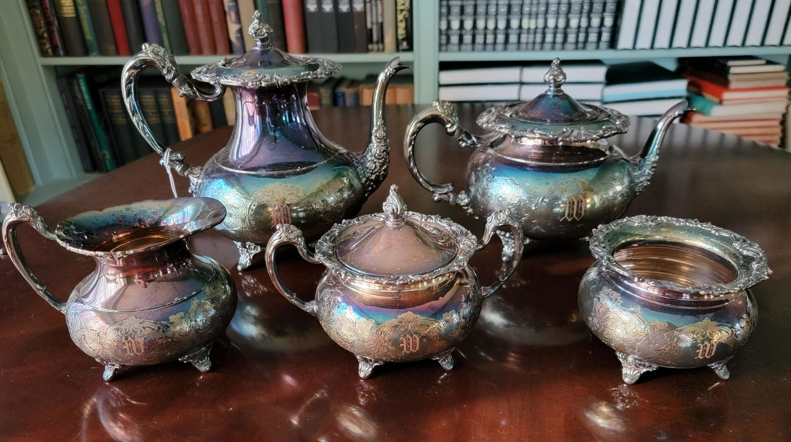 VICTORIAN-STYLE TEA SERVICE (1 of 3)