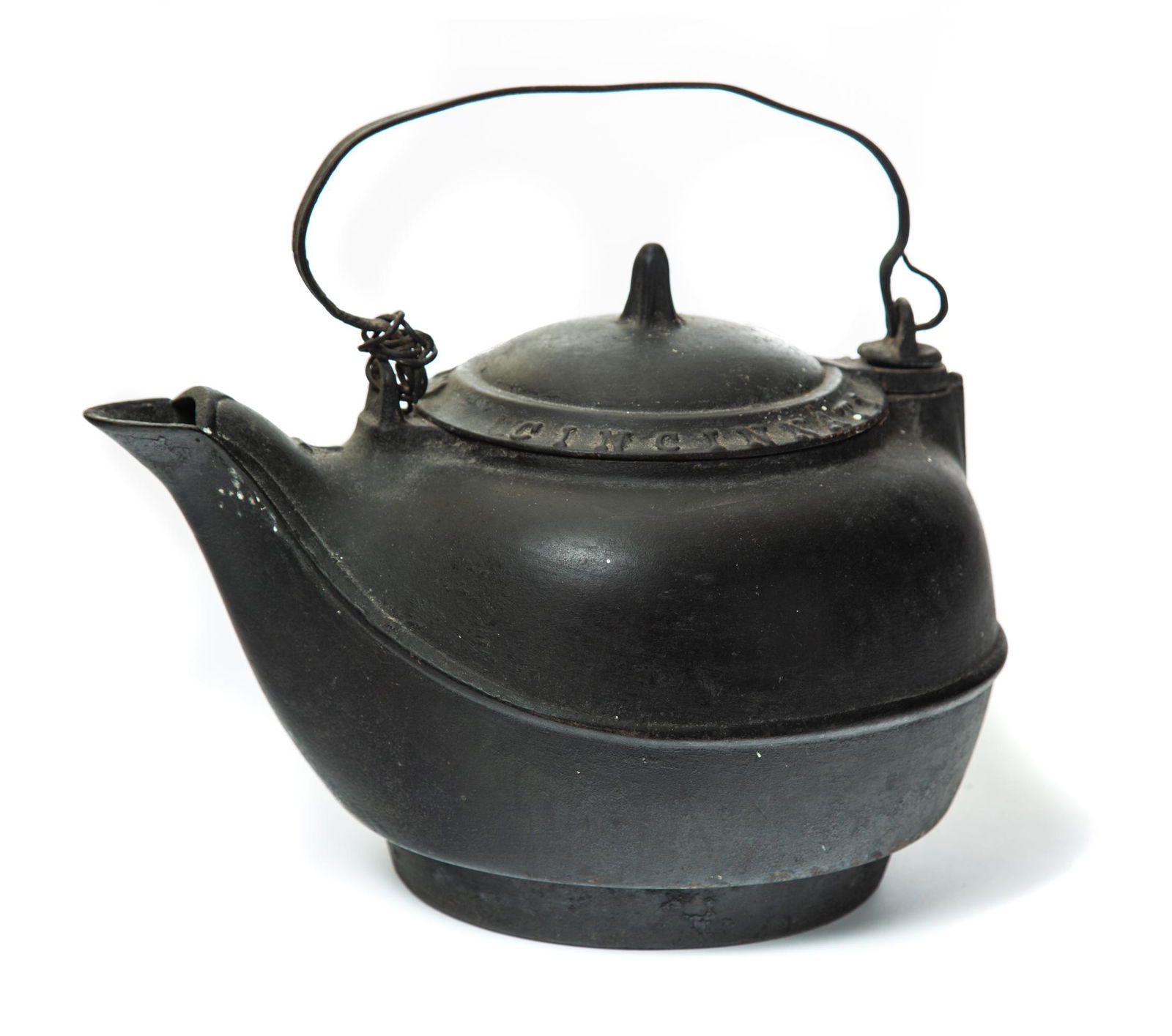 CINCINNATI, OHIO CAST IRON KETTLE (1 of 6)