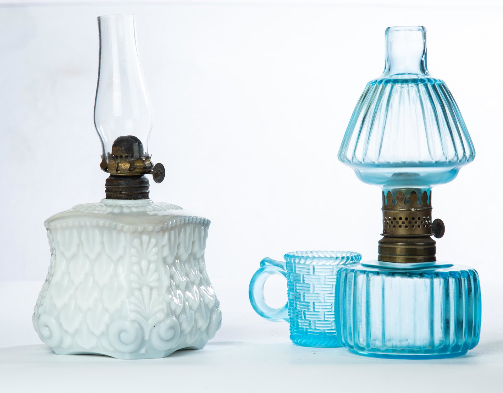 TWO VINTAGE MINIATURE LAMPS (1 of 3)
