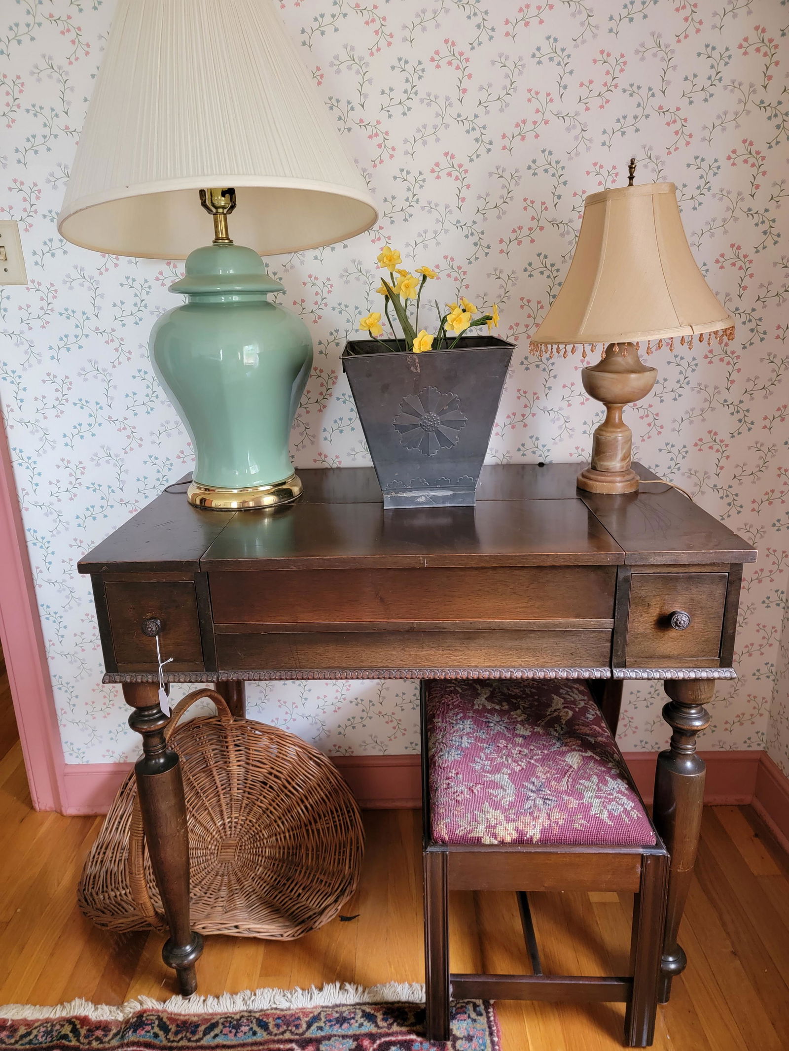 COLLECTION OF DÃ‰COR (1 of 1)