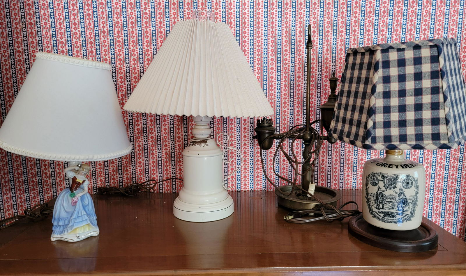 FOUR TABLE LAMPS (1 of 4)