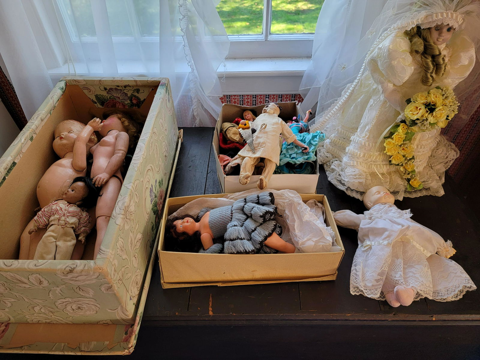 COLLECTION OF DOLLS (1 of 14)