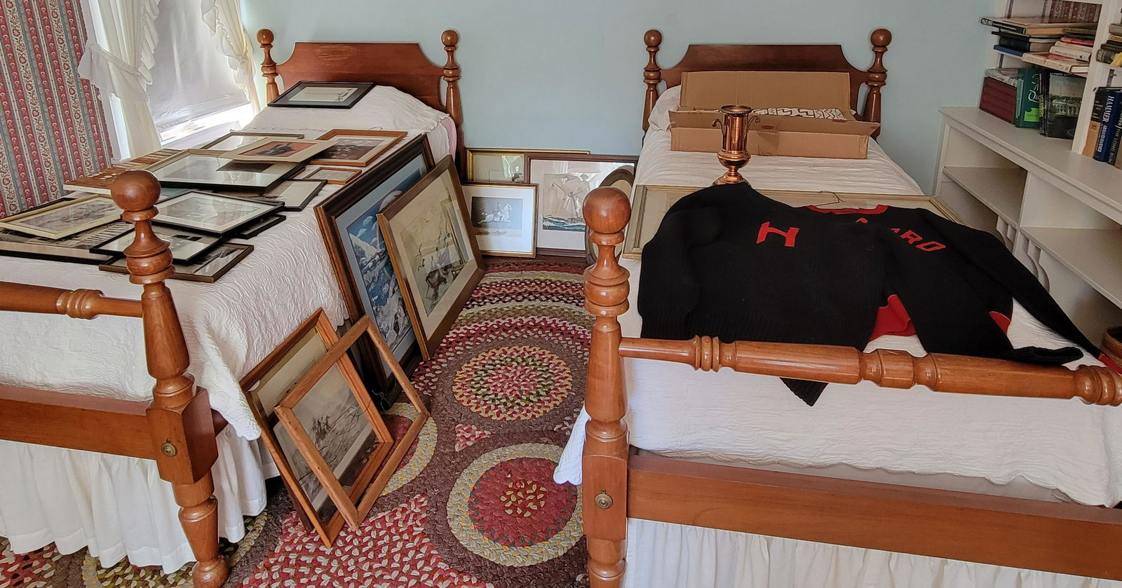 PAIR OF TWIN BEDS (1 of 3)