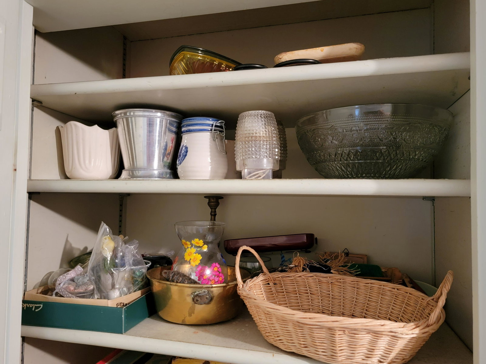 COLLECTION OF DECOR: Cupboard clean-out: includes miscellaneous dÃ©cor, Ohio 1976 bottle of RC Cola, several Federal Glass snack sets, etc. (BH4)