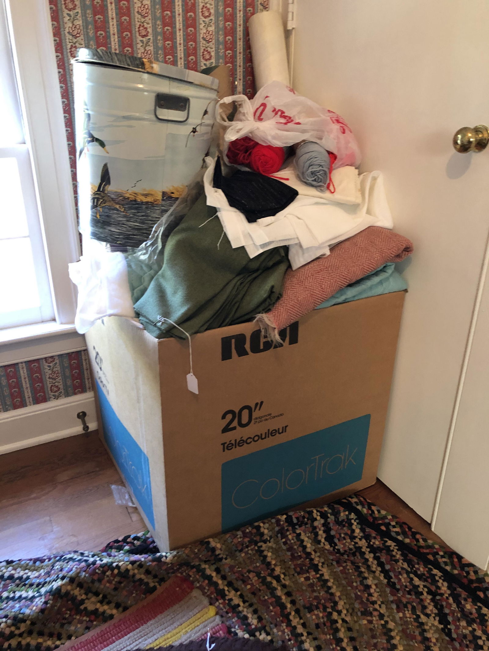 LARGE GROUP OF SEWING ITEMS (1 of 1)