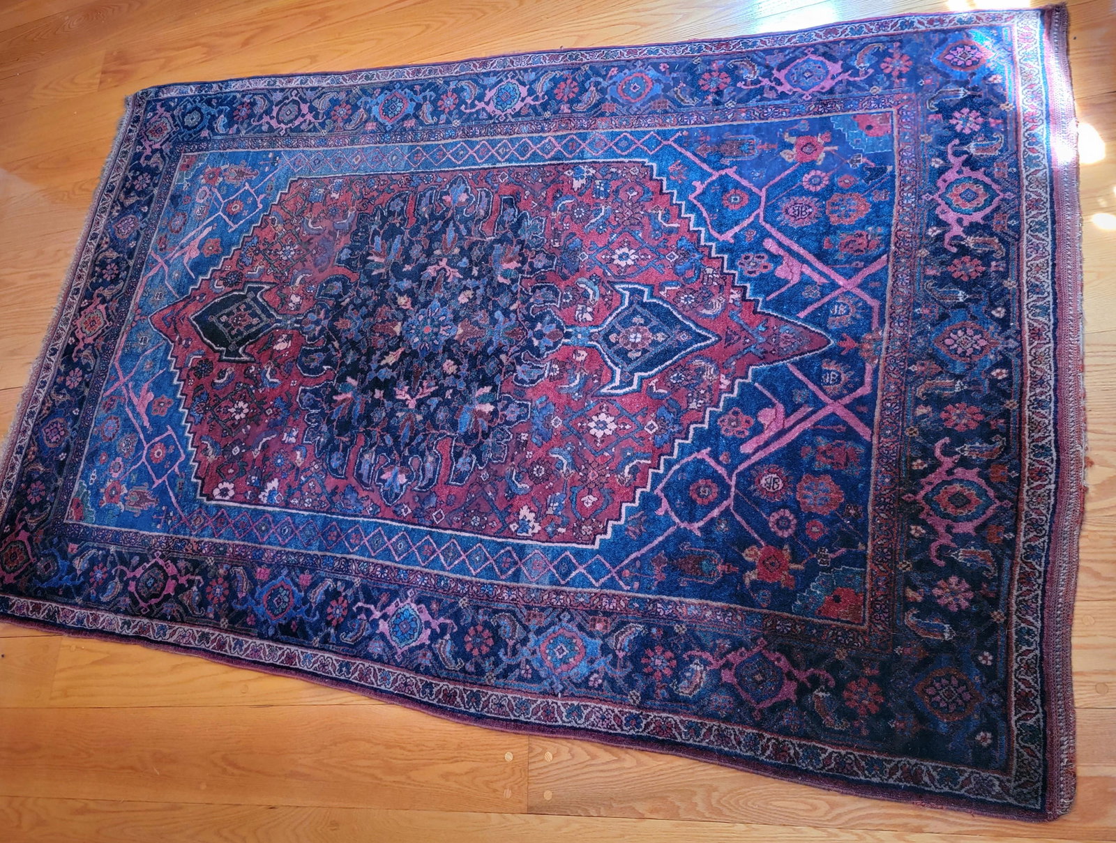 ORIENTAL AREA RUG: 3rd quarter-20th century. Approx. 4'10" x 7'9". (R18)