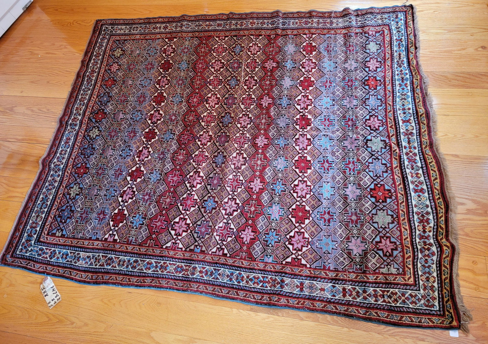 ORIENTAL AREA RUG: 3rd quarter-20th century. Approx. 5' x 6'6". (R4)