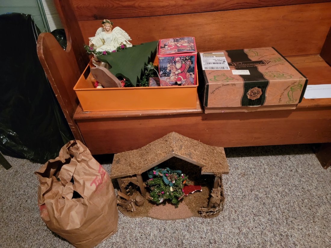 CHRISTMAS ITEMS AND DECOR (1 of 2)
