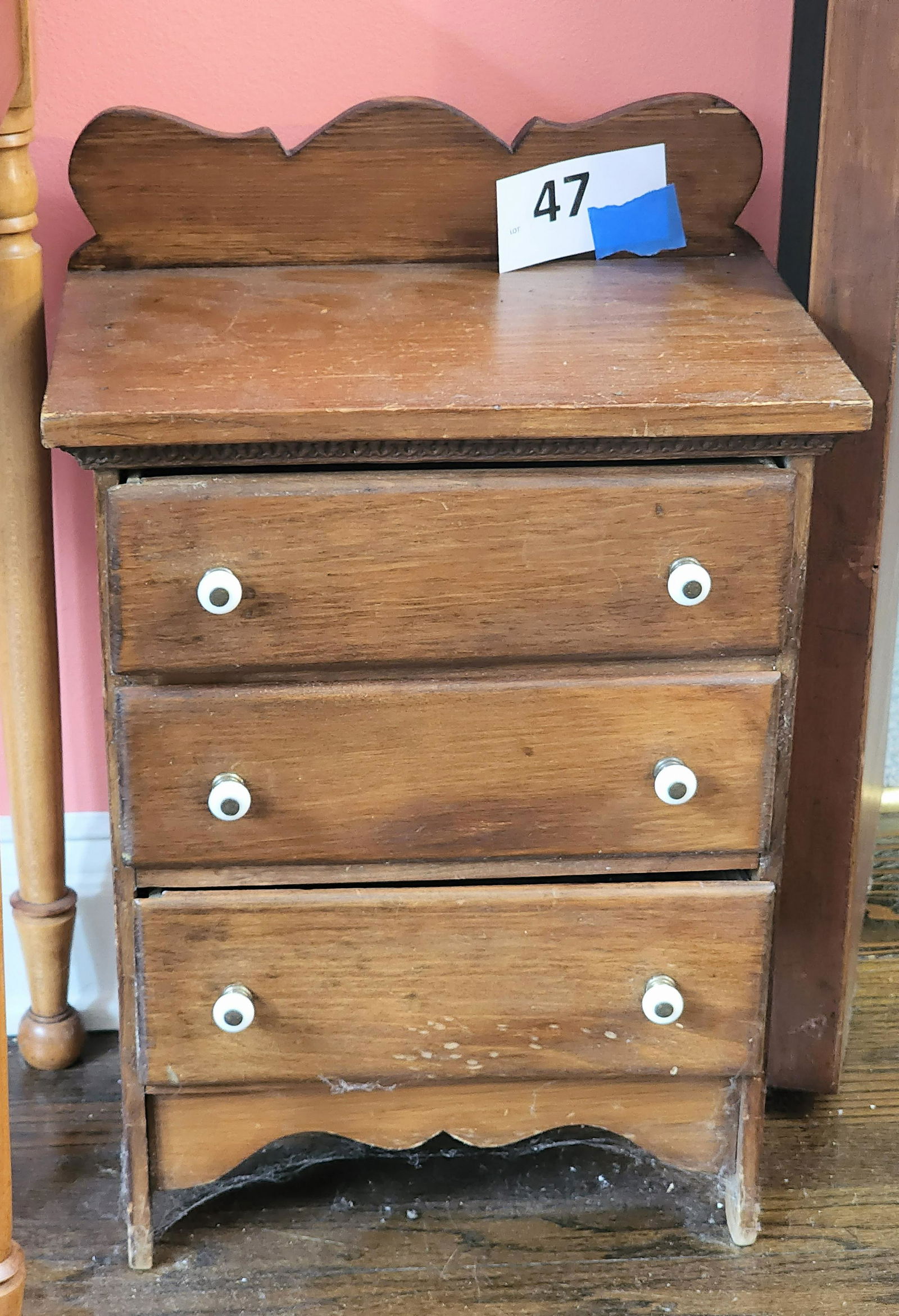 MINIATURE CHEST OF DRAWERS (1 of 2)